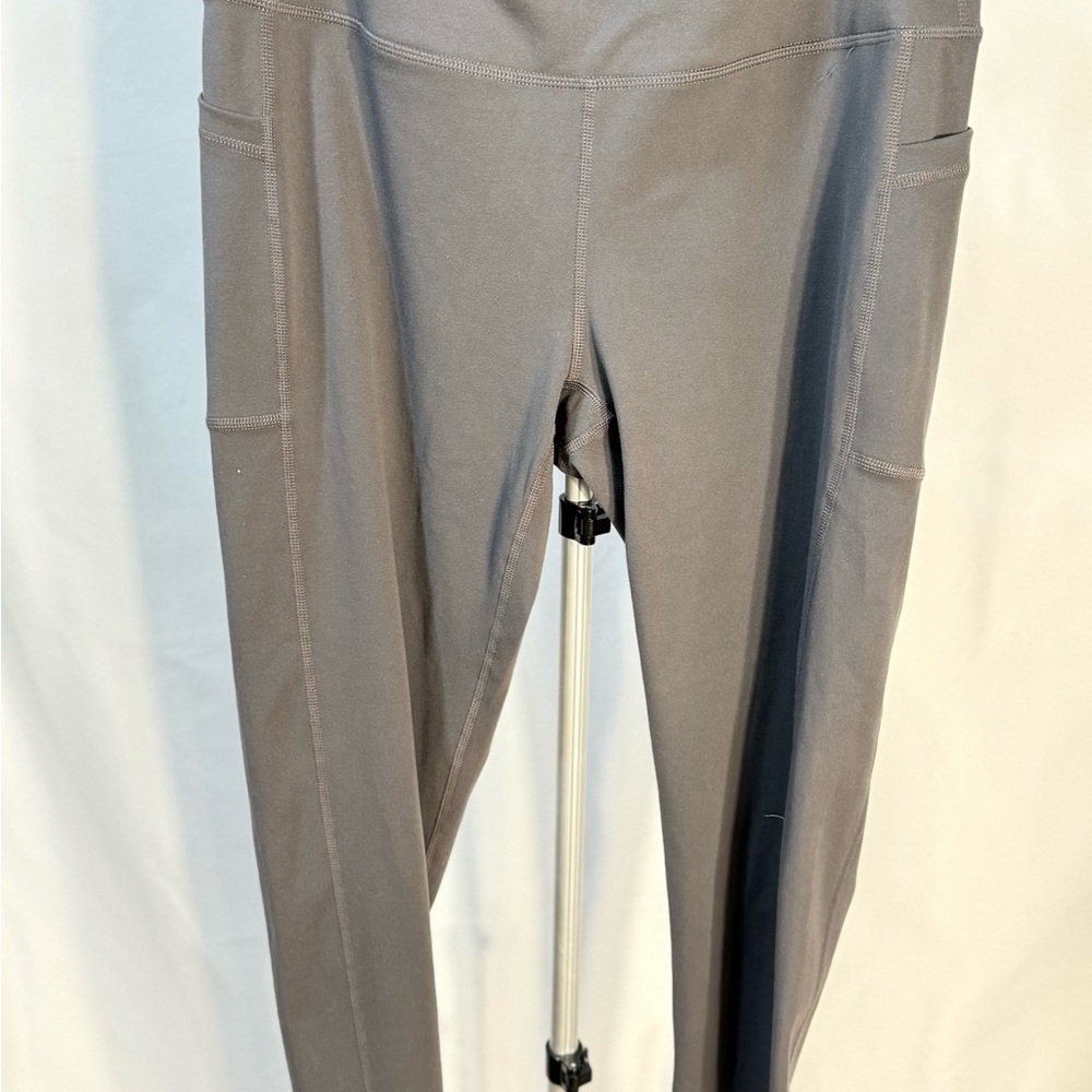 Gray High-Waisted Leggings - Picture 3 of 3